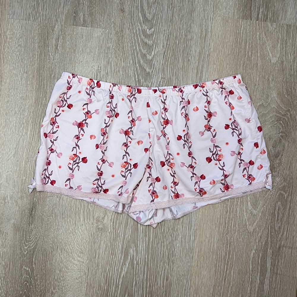 PALE PINK FLORAL PAJAMA SHORTS